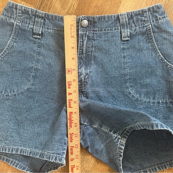 Vintage Levi’s Wide leg Mid Thigh Jean Shorts - Picture 6 of 9